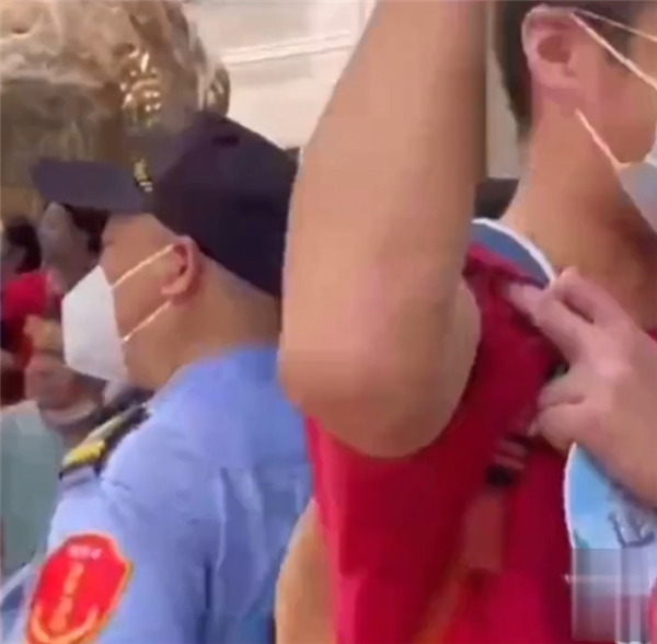 男生第一個奔出考場：自信985肯定有了