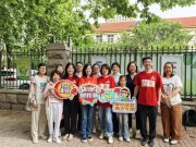 當自己孩子高考“續上”班里學生中考，兩位中考送考