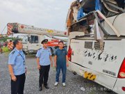 研學變“險學”？“黑大巴”側翻，7名學生2名老師受