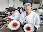 中考720分轉(zhuǎn)職高學(xué)烹飪，龔晟作為新生代表亮相：主動(dòng)